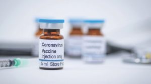 Хто отримає першим безкоштовну вакцину від COVID-19 в Україні