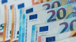 В Україні продовжує дорожчати євро: курс валют