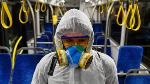 “Носіть маски!”: які шанси в Україні підчепити COVID-19 в метро та маршрутці