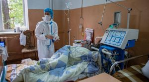 Стало відомо, скільки людей із COVID лікуються в лікарнях Рівненщини