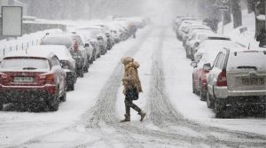 “Сніговий колапс триває”: сьогодні Україну накриють снігопади та хуртовини