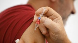 “Ковідна рука”: лікарі виявили нову побічну реакцію на вакцину від коронавірусу