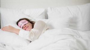 Як потрібно спати, щоб уникнути болю у спині: корисні поради лікарів