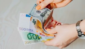 В Україні подешевшало євро: курс валют