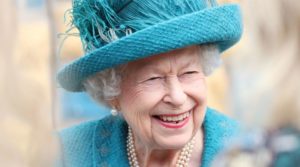 Вперше без принца Філіпа: королева Єлизавета II поїхала у відпустку