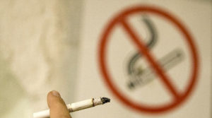 Відсьогодні в Україні ввели нові серйозні обмеження для курців (список)