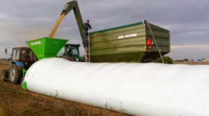 До України прямує перша партія обладнання для тимчасового зберігання зерна