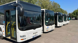 Комфотні та місткі: у Рівному показали великі автобуси, які вийдуть на нові маршрути з 1 вересня