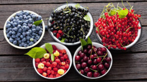Медики розповіли, які фрукти та ягоди знижують артеріальний тиск