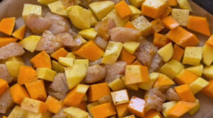 Рецепт простої вечері – печена картопля з гарбузом