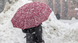 Сильний мороз і заметілі: синоптики розповіли, коли в Україну прийдуть снігопади