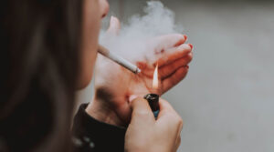 Медики розповіли, чому небезпечно різко відмовлятися від куріння