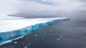 “Розміром як Лондон”: в Антарктиці відколовся величезний айсберг