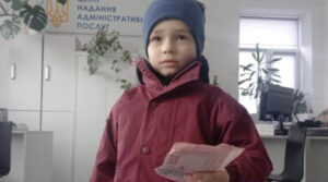 На Рівненщині 5-річний хлопчик передав для ЗСУ заколядовані гроші