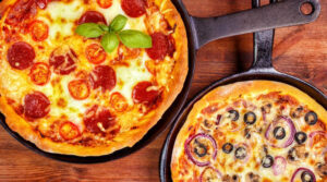 Швидка піца на сковороді за 15 хвилин: 2 смачні рецепти