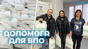 “Центр Рівнян” передав хабу ГО “ВПО України” понад 2 тонни борошна
