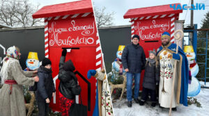 Рекорд України: на Рівненщині встановили найбільшу скриньку для листів святому Миколаю