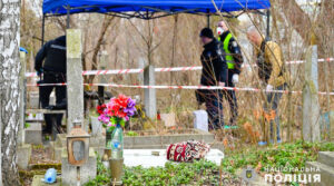 У Чернівецькій області на кладовищі знайшли обгоріле тіло 62-річного чоловіка