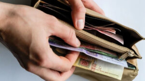 З 1 квітня в Україні буде підвищена мінімальна зарплата — Шмигаль