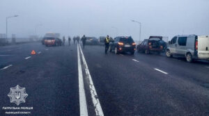 На Львівщині масштабне ДТП – на мості зіткнулися 25 автомобілів