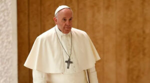 Папа Римський відкладає візит до України, доки не отримає запрошення і від росії – посол