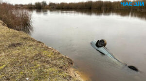 На Рівненщині у затонулому авто знайшли тіло чоловіка: поліція встановлює обставини трагедії
