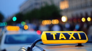 На Житомирщині оштрафували таксиста, який віз сім’ю з дітьми в укриття