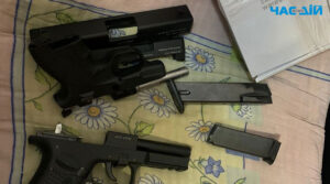 На Тернопільщині чоловік незаконно переробляв пістолети під вогнепальну зброю та продавав