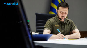 Президент Володимир Зеленський підписав закон про зниження мобілізаційного віку 