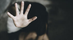 На Житомирщині чоловік скористався відсутністю дружини та зґвалтував 12-річну падчерку