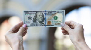 Долар перевалив за 40 грн: НБУ встановив офіційний курс валют на 18 квітня