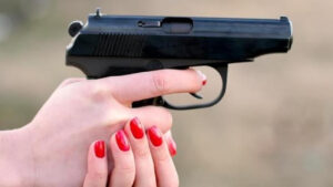 На Дніпропетровщині 14-річна дівчина стріляла у свою знайому