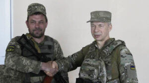Військового з Рівненщини нагородили медаллю “Хрест Сухопутних військ” від Міністерства оборони