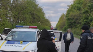 На Вінниччині двоє чоловіків розстріляли поліцейських під час комендантської години