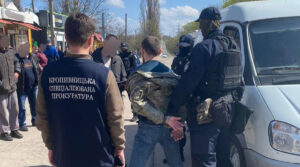 На Кіровоградщині затримали військового, який продавав зброю