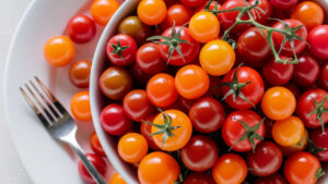 Солодкі та мініатюрні: секрети вирощування помідорів черрі